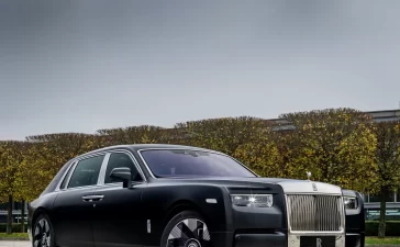 A Unique Rolls Royce Phantom Honors the Dragon Year (4)