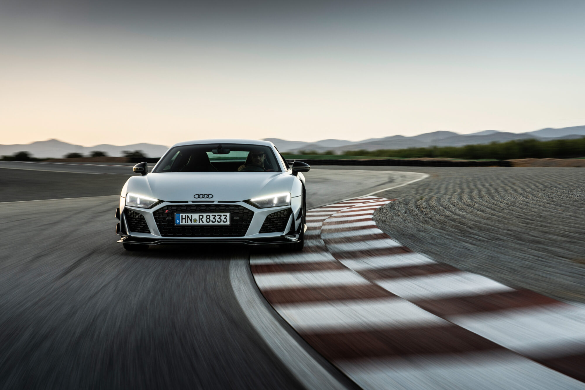 How to Stop the Odometer on an Audi R8 Car