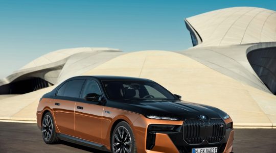 BMW i7 M70 Electric Luxury Sedan (2)