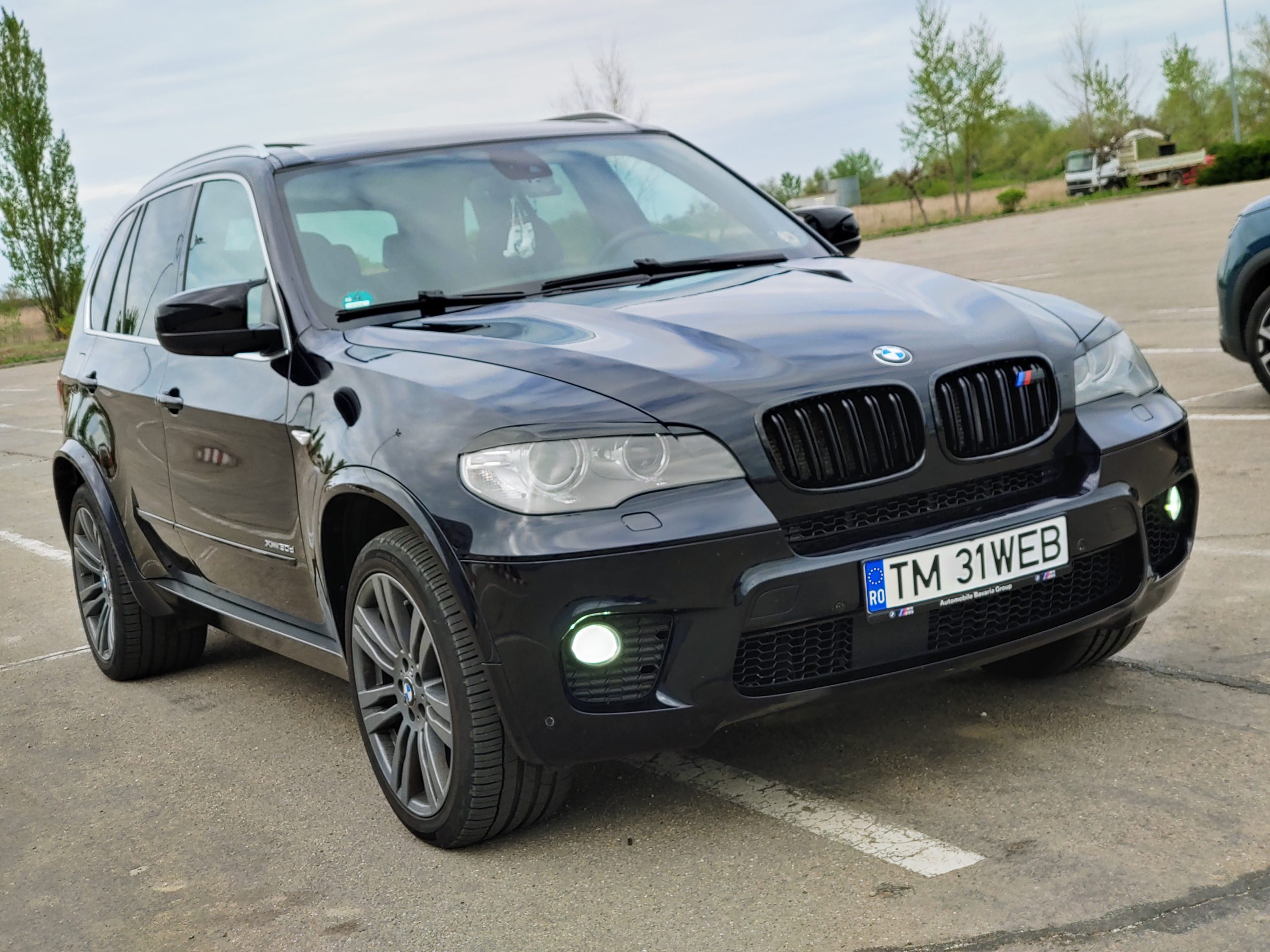 E70-BMW-X5-scaled SUV or a Pickup Truck: Which is Best for Towing?